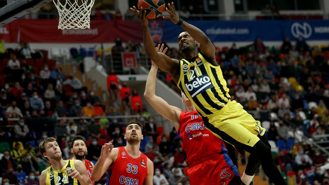 Dyshawn Pierre 3 sezon daha Fenerbahçe Beko'da