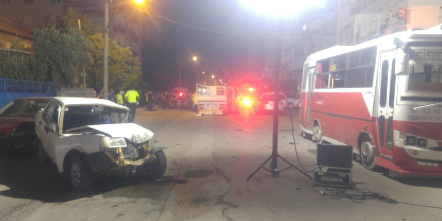 Suç makinesi! Silahla yaraladı, araç gasp etti, kaçarken 1'i polis otosu 4 araca çarptı