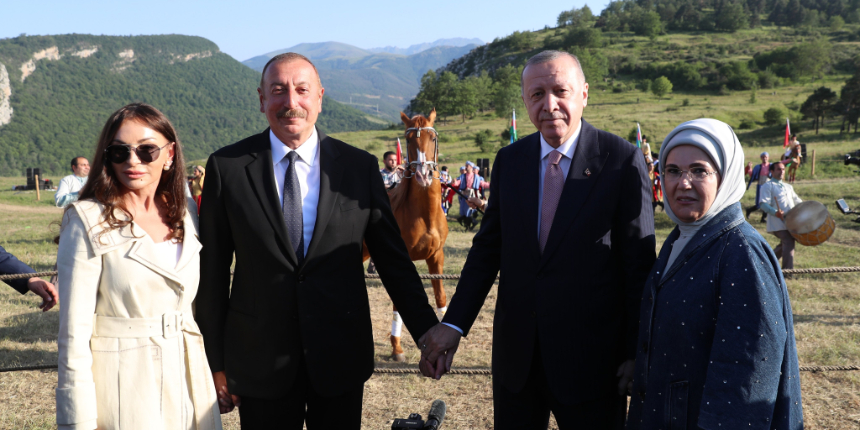 Cumhurbaşkanı Erdoğan'dan Azerbaycan'a jest