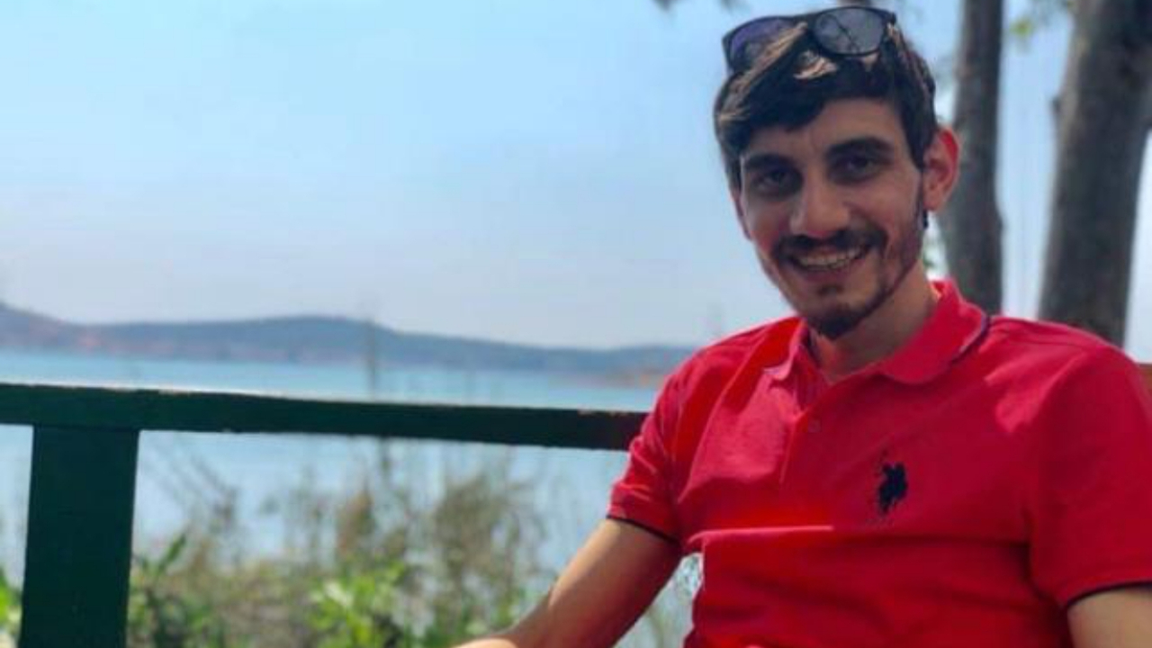 AK Parti'li eski başkan vefat etti! Ayakkabı giyerken silahı ateş aldı...