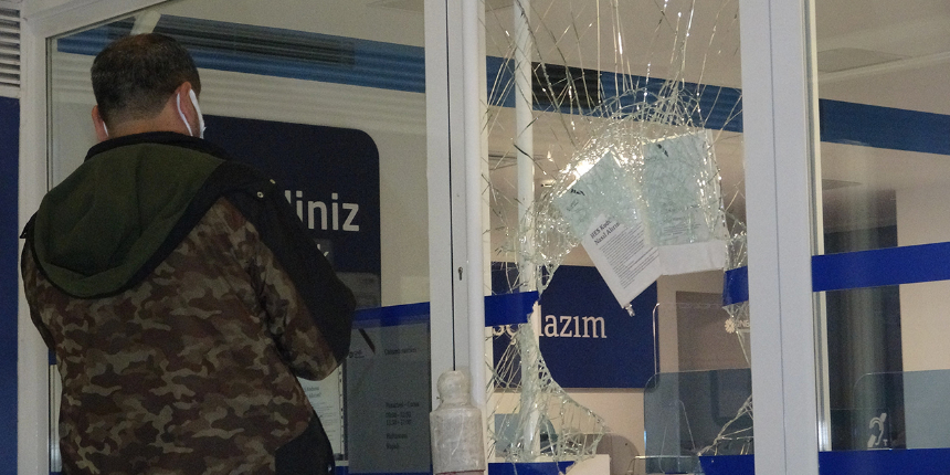 Şaka gibi banka soygunu: 200 lira alıp kaçtılar