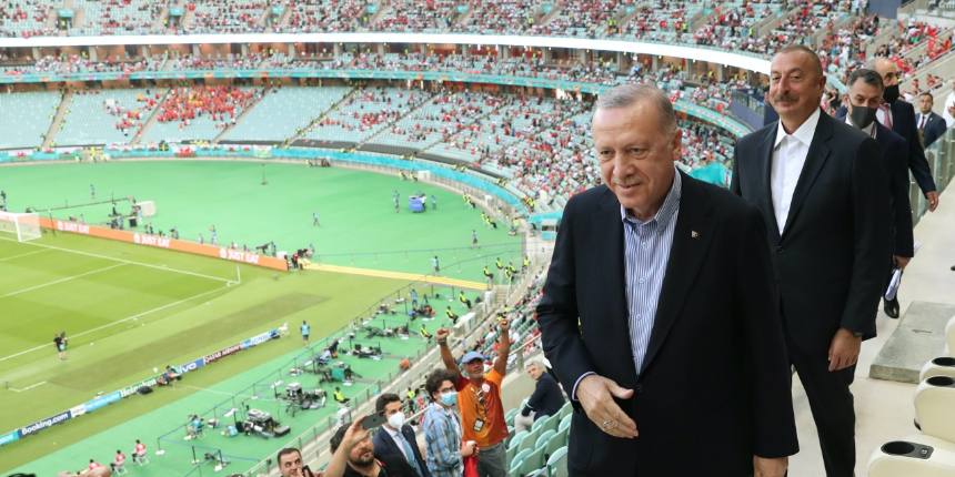 Cumhurbaşkanı Recep Tayyip Erdoğan, Bakü'de Türkiye-Galler maçındaki yerini aldı