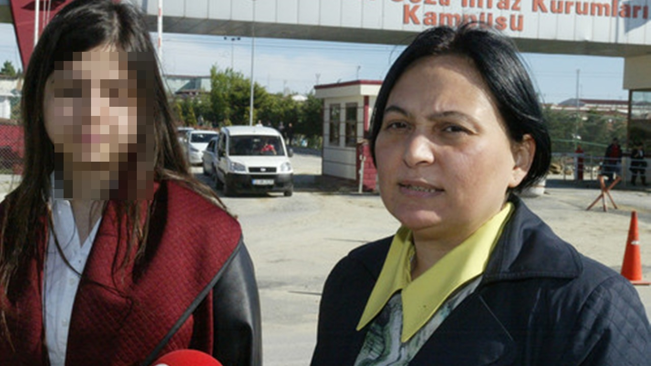 Evinden dolarlar çıktı! Kumpasçının eşi FETÖ’cülere böyle para dağıtmış...