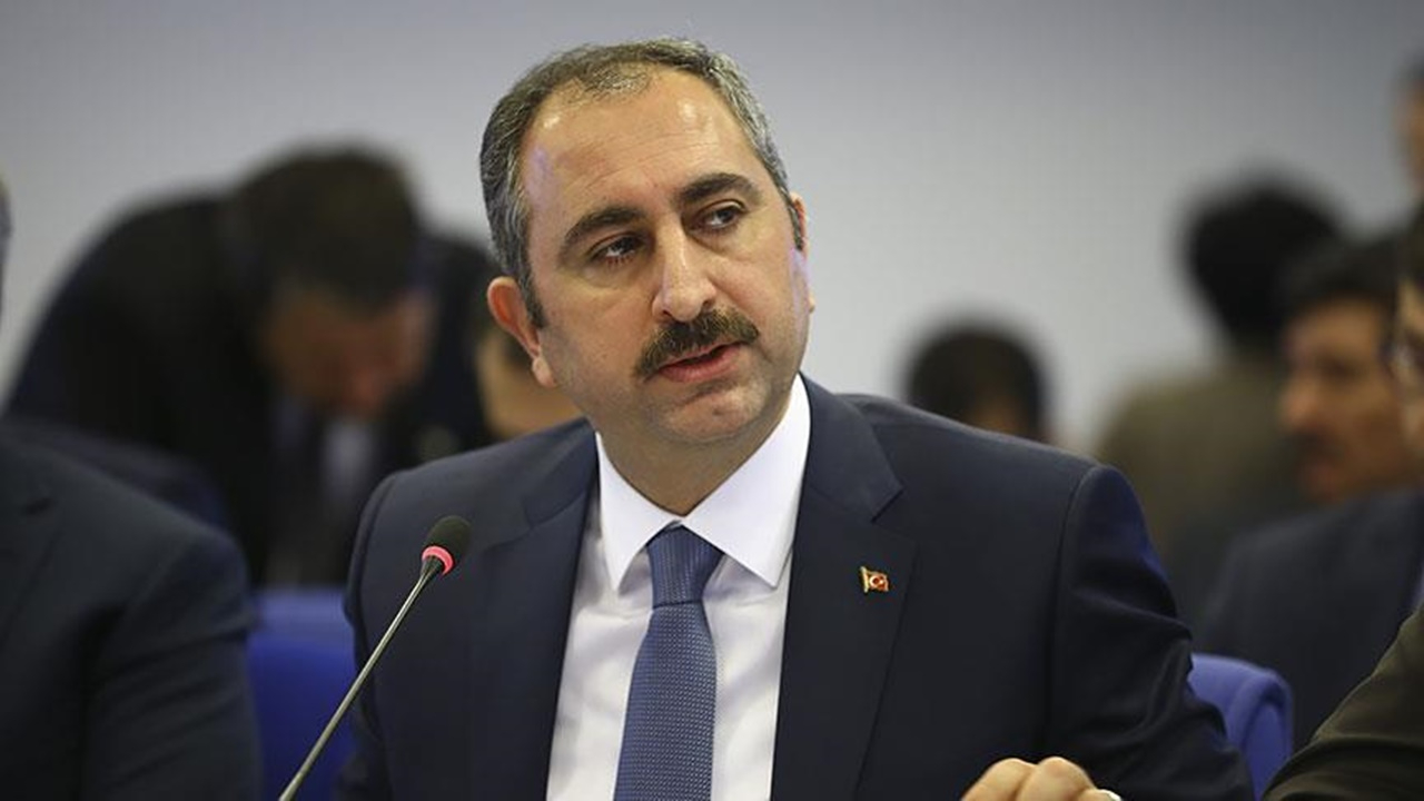 10 bin dolar alan siyasetçi tartışması! Bakan Gül: Adliyelerin kapısı açıktır