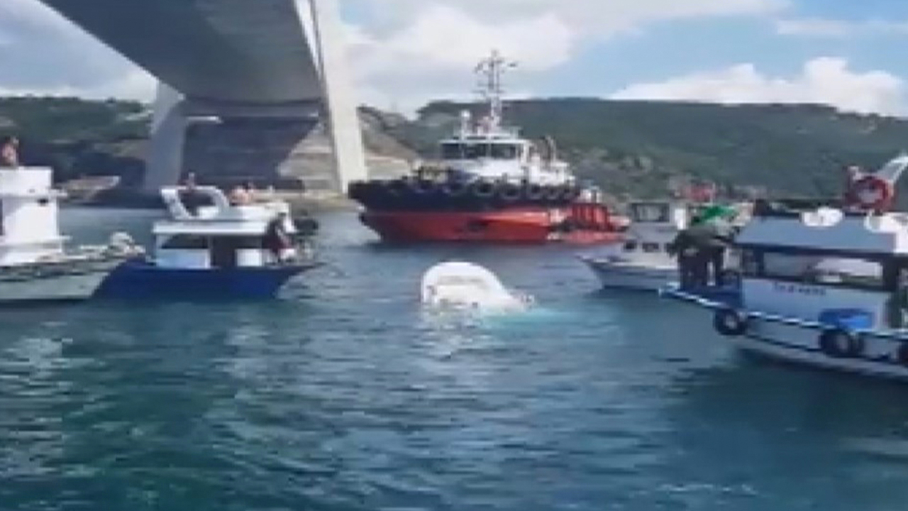 İstanbul Boğazı'nda korku dolu anlar: Gemi ile balıkçı teknesi çarpıştı