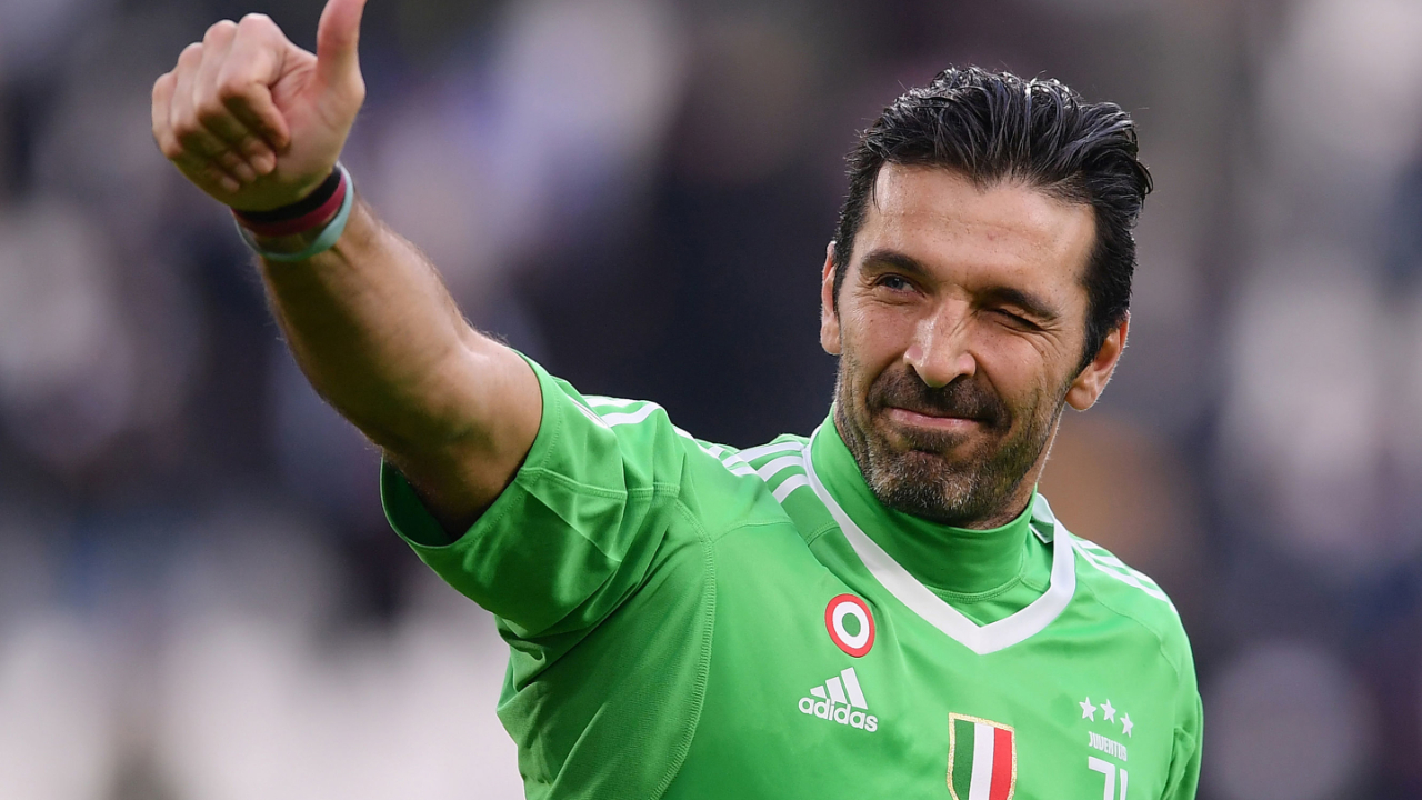 İtalyanlar'ın efsane kalecisi Gianluigi Buffon, 20 yıl sonra Parma'ya döndü