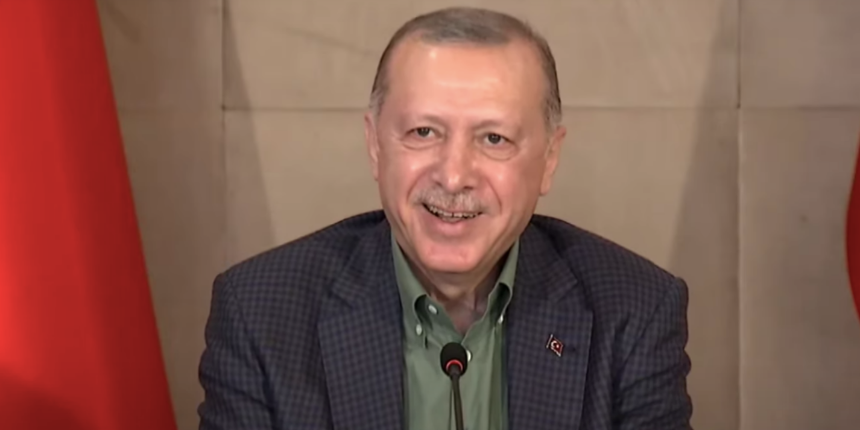 Cumhurbaşkanı Erdoğan'dan genç sporcunun bilek güreşi davetine gülümseten yanıt