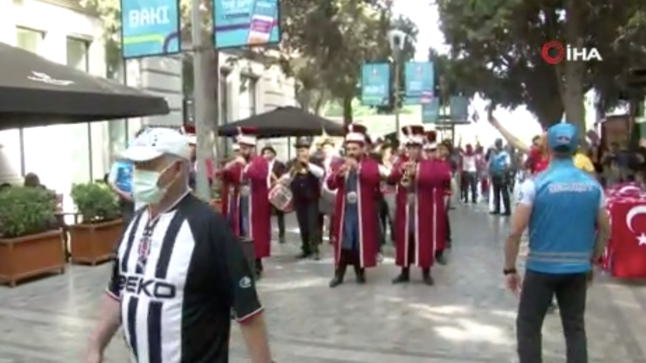 İsviçre-Türkiye maçı öncesi Bakü sokakları...
