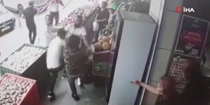 Manava soğanla saldırdılar! O anlar kamerada!