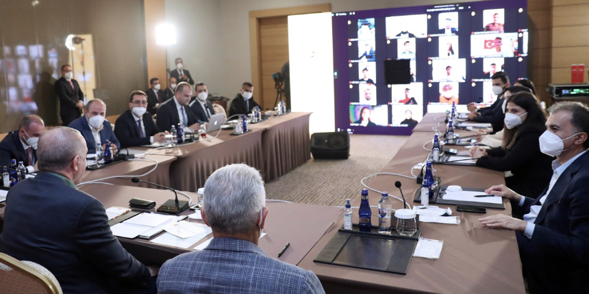 Cumhurbaşkanı Erdoğan gençlerin sorularını tek tek yanıtladı