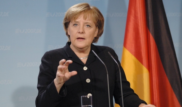 Merkel'den  BM'ye Esed eleştirisi