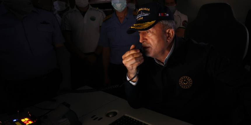 Bakan Akar: Nereye kaçarlarsa kaçsınlar peşlerindeyiz!