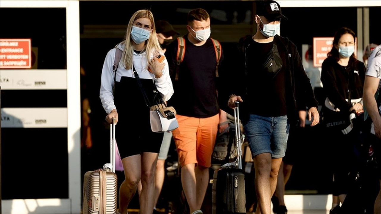 Turizmde büyük sevinç: Rusya'dan ilk turist kafilesi Antalya'ya geldi