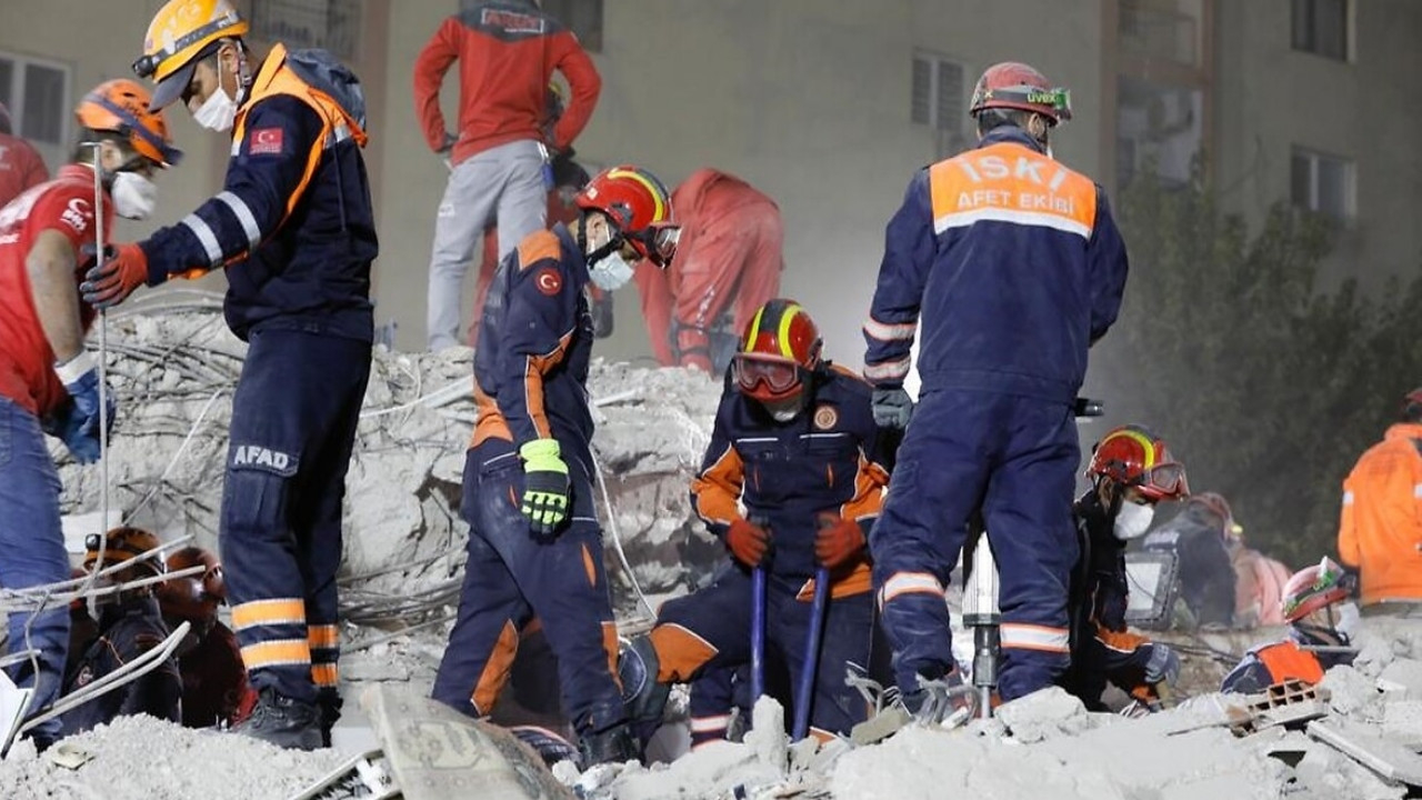 İstanbul için korkutan deprem uyarısı: 50 bin bina çökebilir!