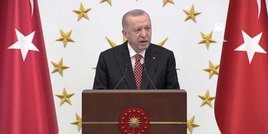 Erdoğan'dan belediye başkanlarına 'sosyal medya belediyeciliği' uyarısı: Hizmet belediyeciliğinin yerini alamaz!