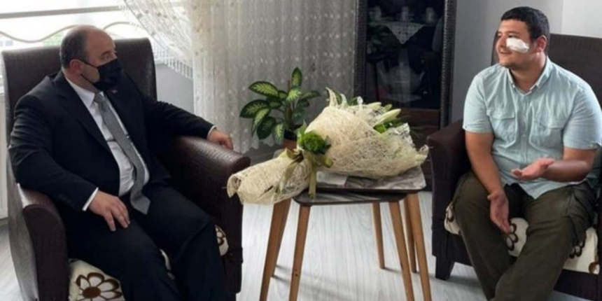 Bakan Varank'tan darp edilen İHA muhabirine ziyaret