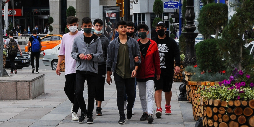 Yaz döneminde vatandaşı sevindiren açıklama: Aşı olanlar maske takmayabilir!