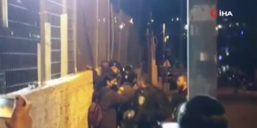 Tahliye dayatması! İsrail polisi, Şeyh Cerrah sakinlerine saldırdı