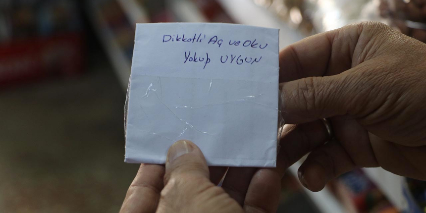 Antalya'da market sahibini şoke eden not! 8 yıl aradan sonra evinin önüne bıraktı