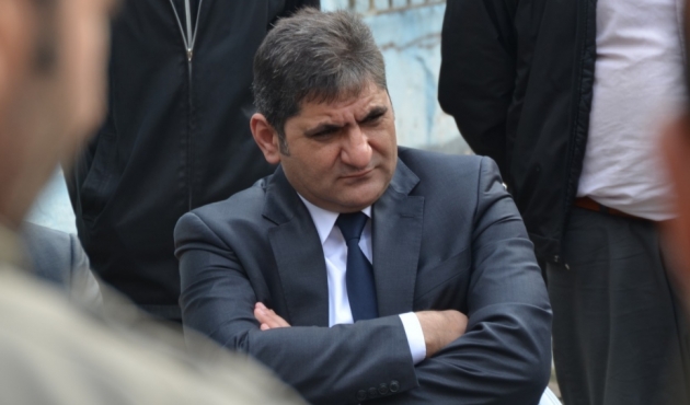 CHP'li Aykut Erdoğdu'dan tesettürlü kadına çirkin başörtüsü iması!