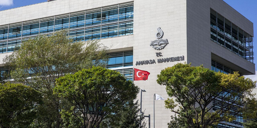 AYM kendine dava açacak!