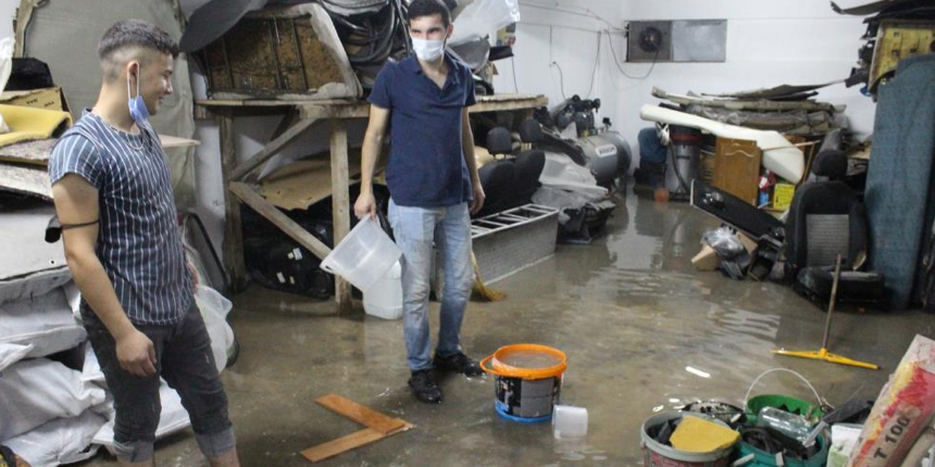 Ankara’da iş yerlerini su bastı, araçlar suya gömüldü