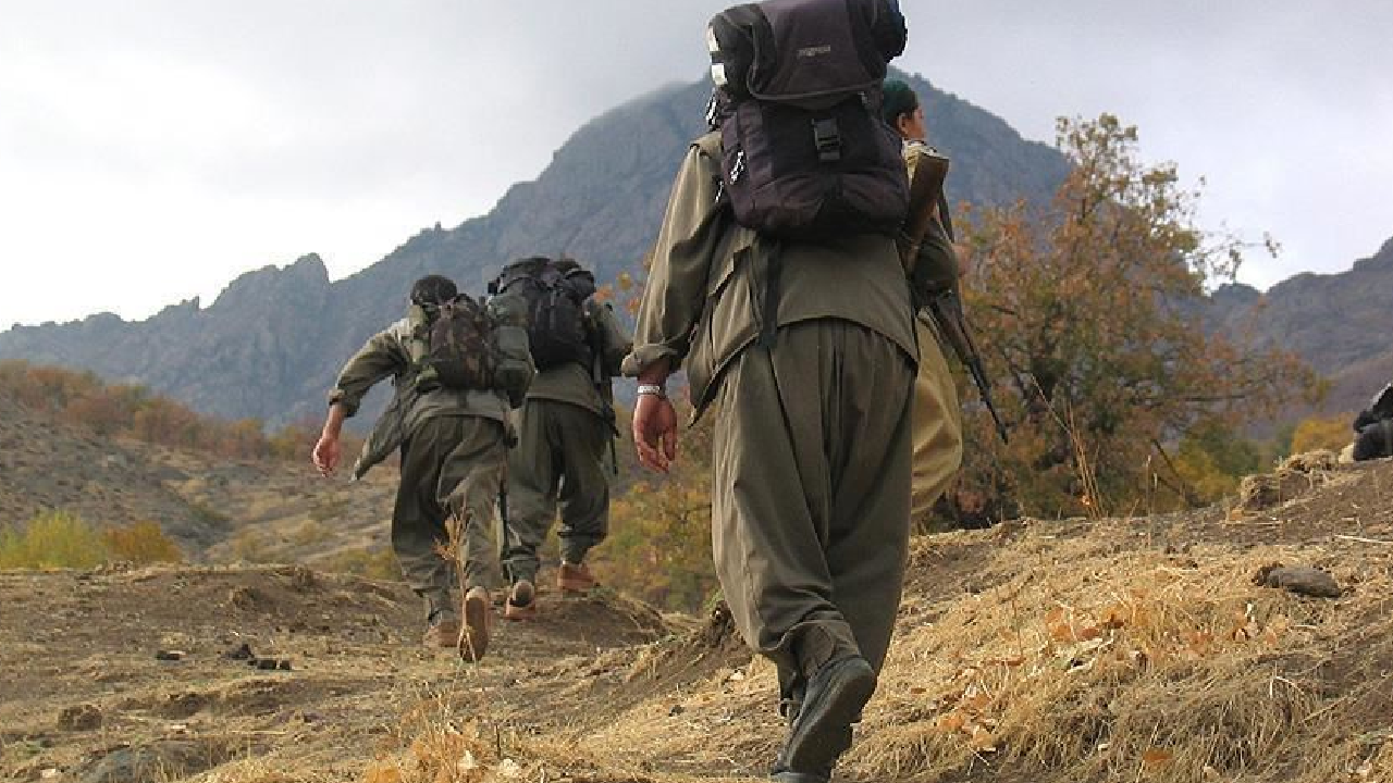 PKK çözülüyor: 5 terörist daha teslim oldu