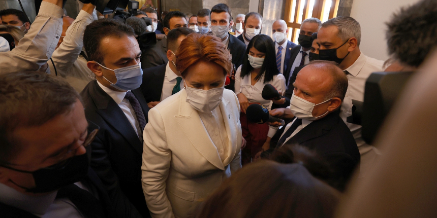 Türkkan'ın çalışanlarının ardından şimdi de Akşener'in korumalarından gazetecilere engel!