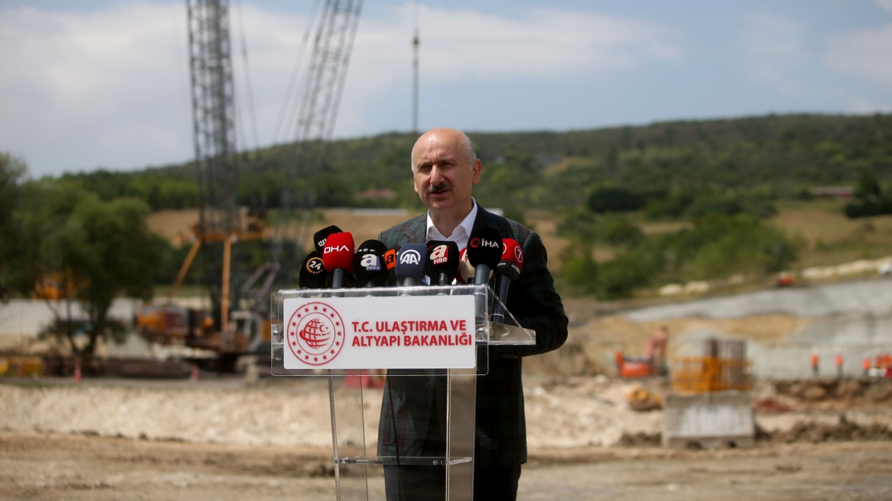 Bakan Karaismailoğlu Kanal İstanbul temel atma alanını inceledi