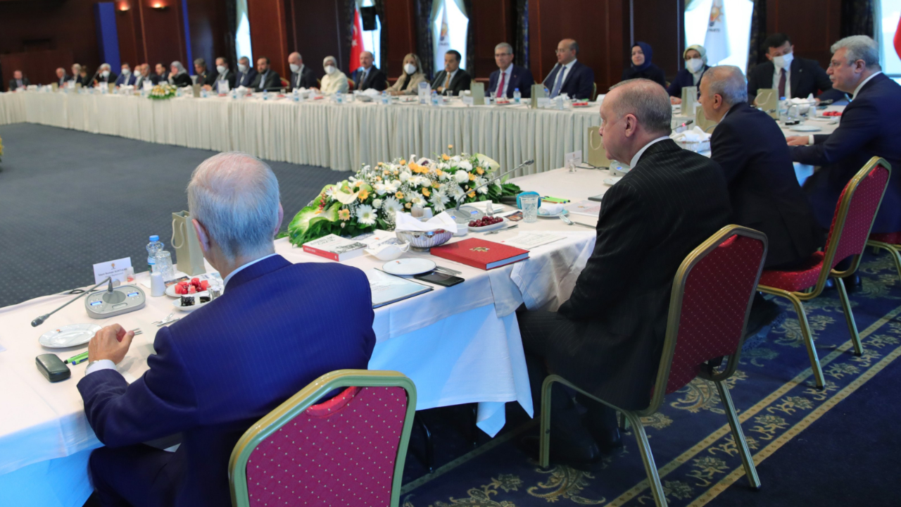 AK Parti'de istişare toplantısı: Cumhurbaşkanı Erdoğan vekillerle bir araya geldi