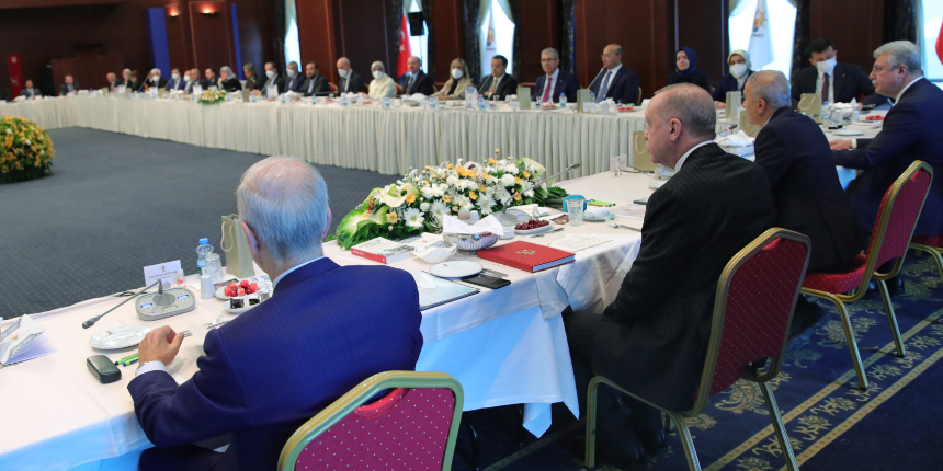 AK Parti'de istişare toplantısı: Cumhurbaşkanı Erdoğan vekillerle bir araya geldi
