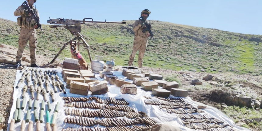 Hakkari'de çok sayıda silah ve mühimmat ele geçirildi
