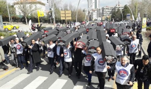 Ankara'da görülmemiş protesto! Ellerinde tabutlarla yürüdüler