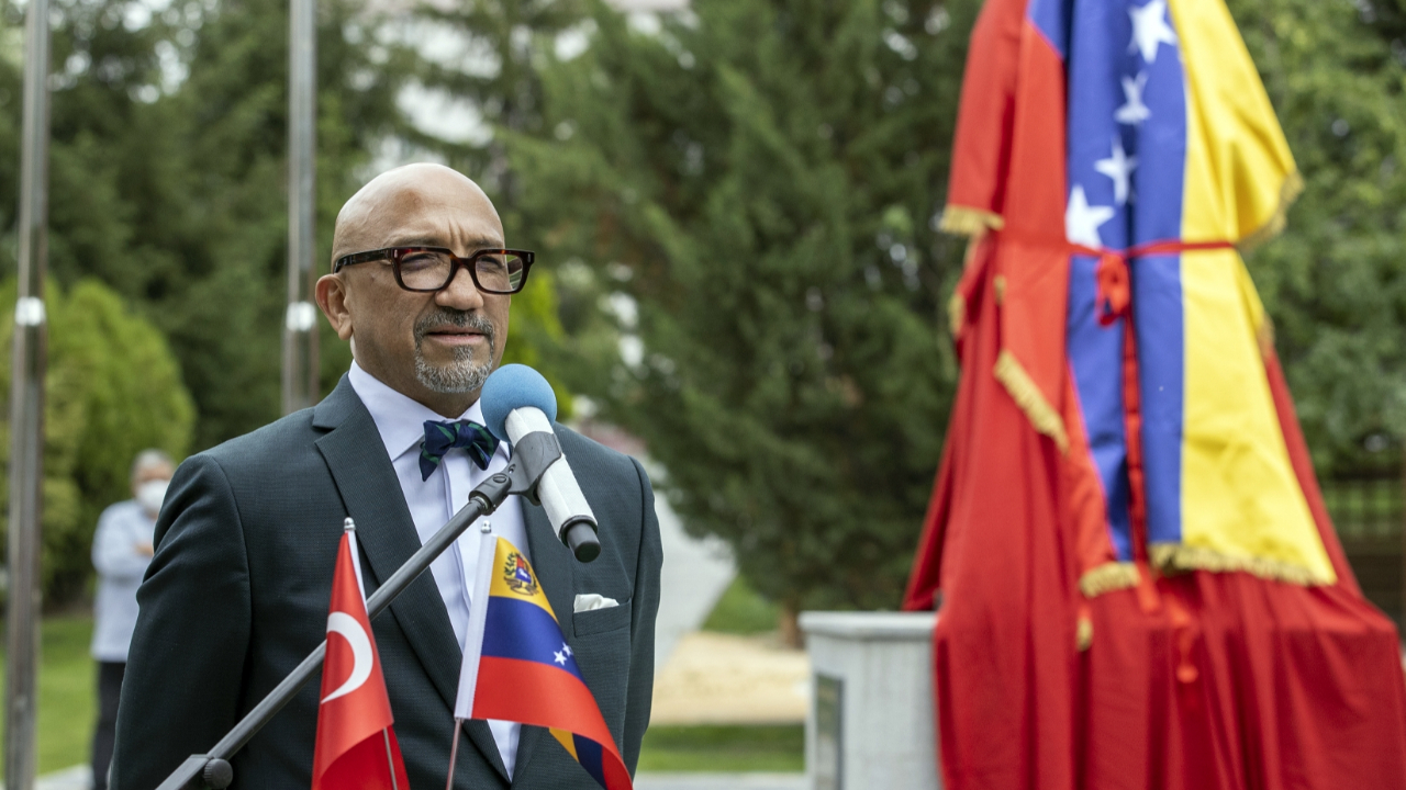 Ankara'da Venezuela sokağı ve Simon Bolivar Parkı açıldı!