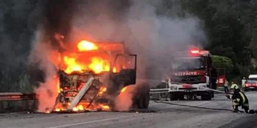 Seyir halindeyken alev alan kamyon bomba gibi patladı