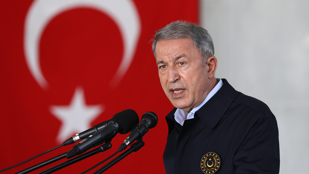 Bakan Akar: İnleri başlarına yıkıldı, nereye kaçarlarsa kaçsınlar terörü bitireceğiz
