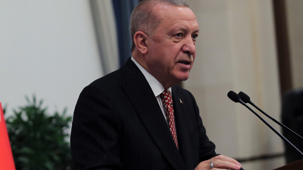 Erdoğan'dan İYİ Parti'li Erozan'a tepki: Kafalarının arkasında o yasak var!