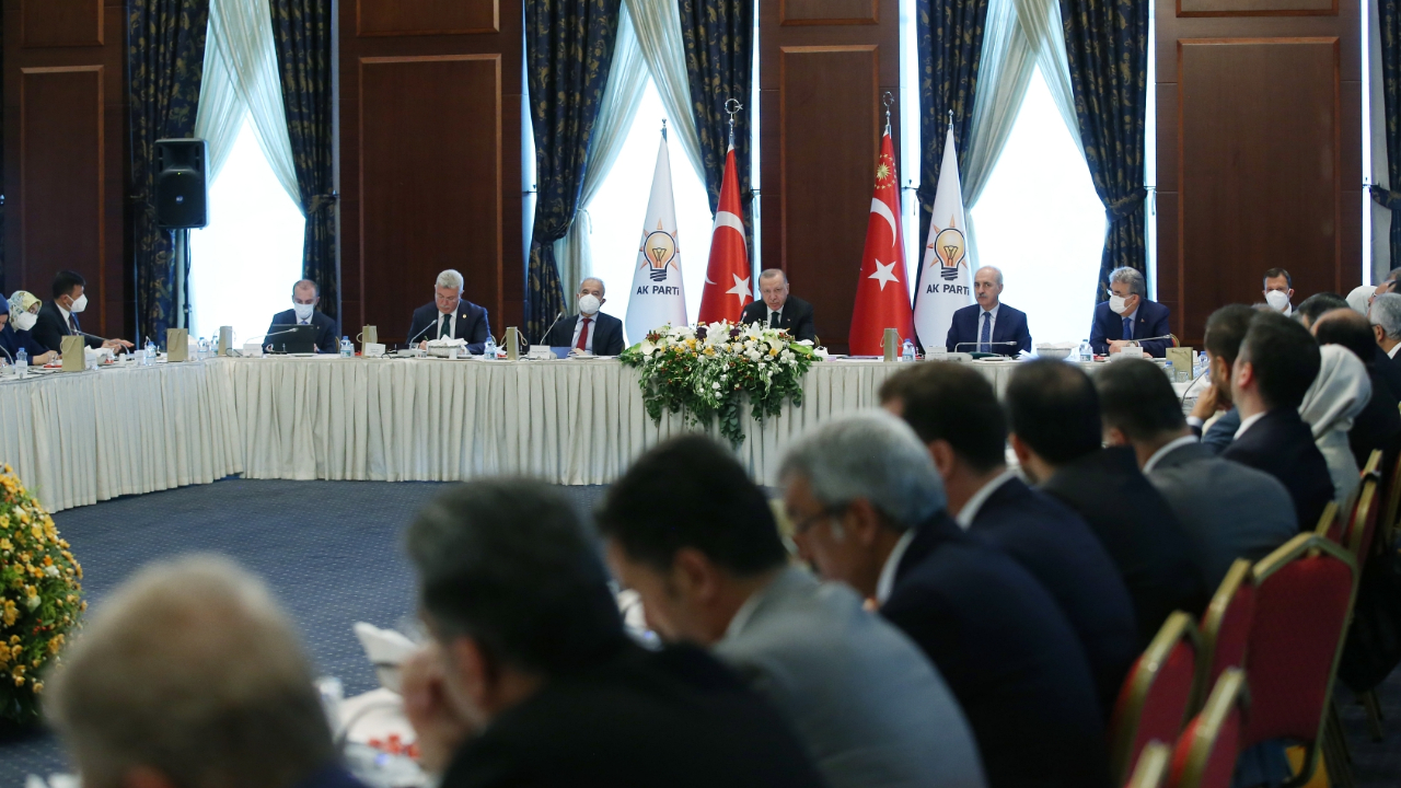 Milletvekilleri ile buluşmada Erdoğan'a şiir sürprizi