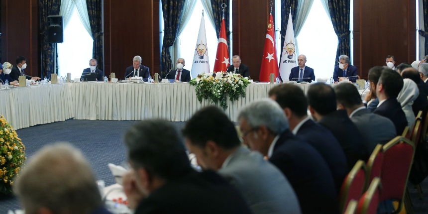 Milletvekilleri ile buluşmada Erdoğan'a şiir sürprizi