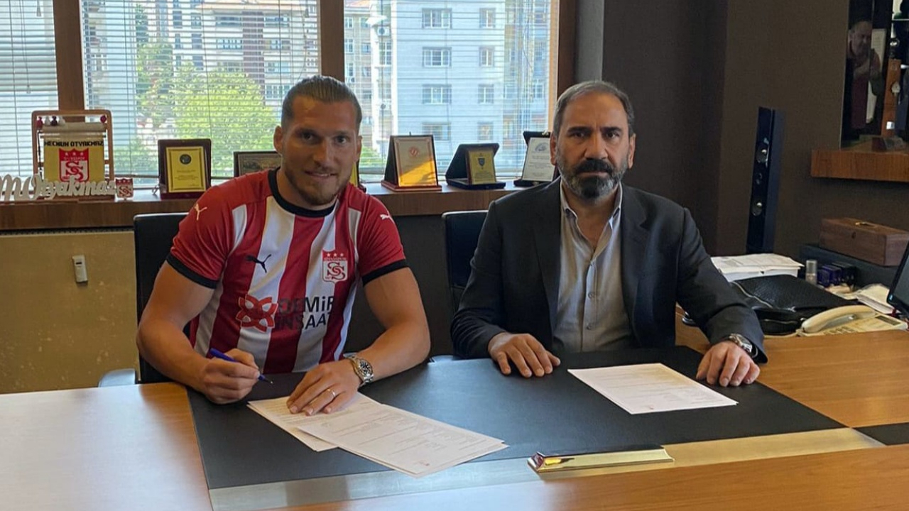 Sivasspor, Fatih Karagümrük'ten Koray Altınay'ı transfer etti