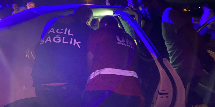 Deprem bölgesine giderken kazaya denk geldiler