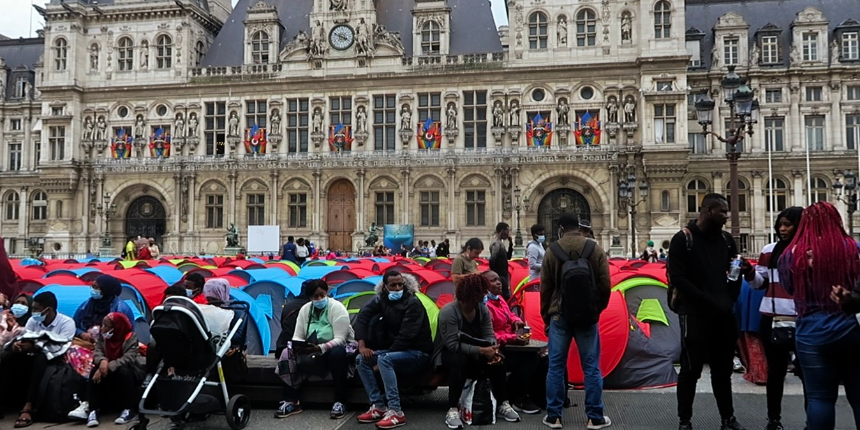 Paris'in ortasında çadır kent kuruldu!
