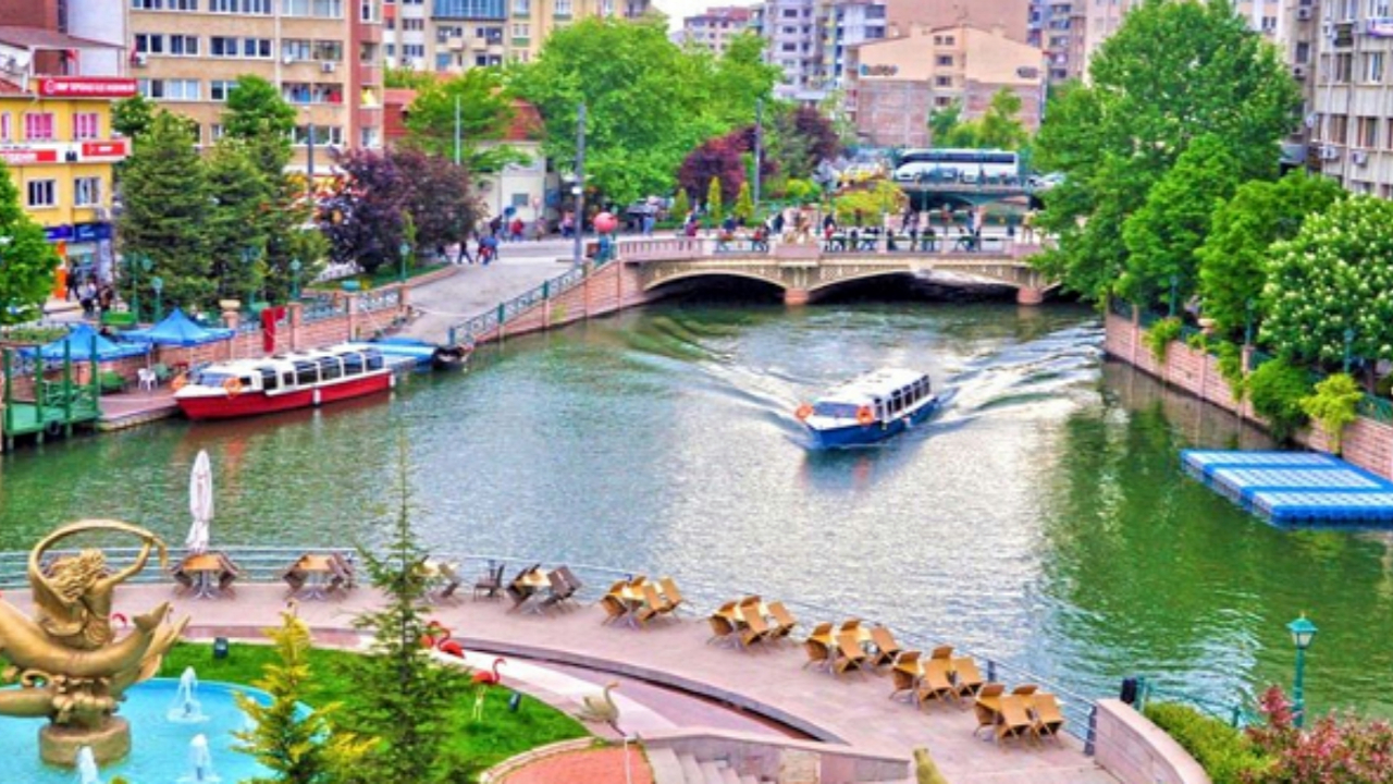 Göçmenleri Avrupa'ya götüreceğiz diye kandırıp Eskişehir'e bıraktılar!