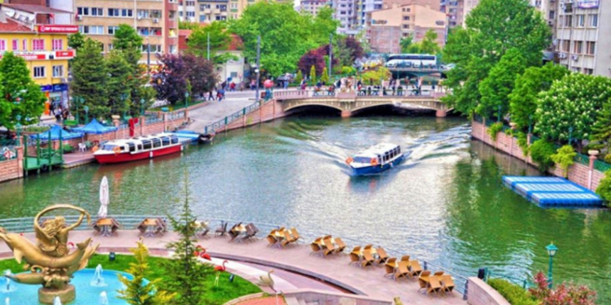 Göçmenleri Avrupa'ya götüreceğiz diye kandırıp Eskişehir'e bıraktılar!