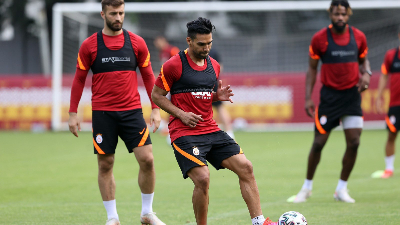 Radamel Falcao maaşında indirime gidebileceğini yönetime iletti