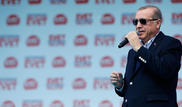 "Evet'çiler şimdi burada! Haydi gel, kimi denize döküyorsun görelim!"