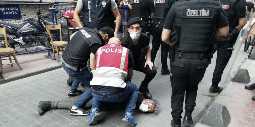AFP muhabiri yasadışı LGBT eylemi sırasında gözaltına alındı