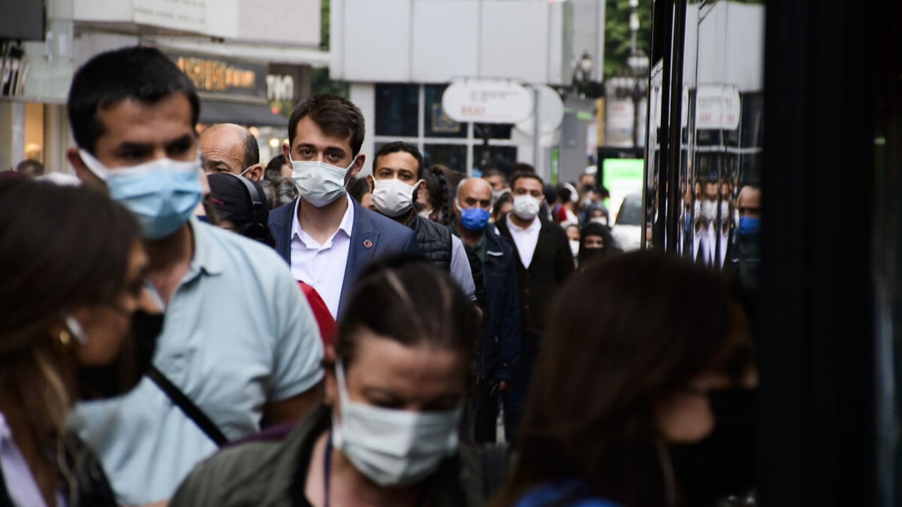 Maske çıkarmak için gün sayanlara kötü haber