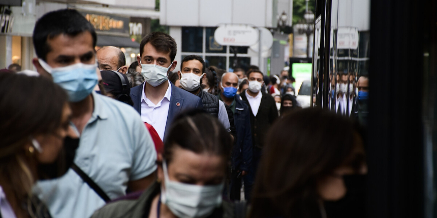 Maske çıkarmak için gün sayanlara kötü haber