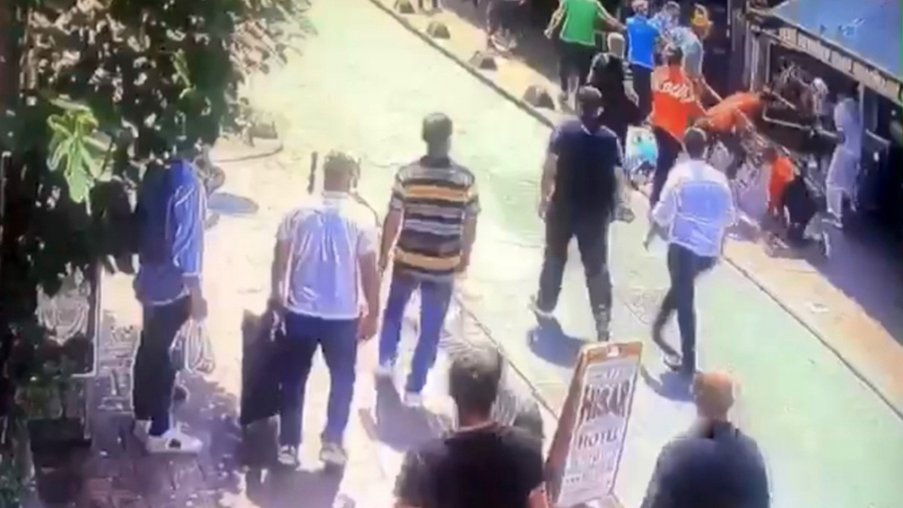 Beyoğlu'nu karıştıran kavga! Fırıncı bıçaklandı...